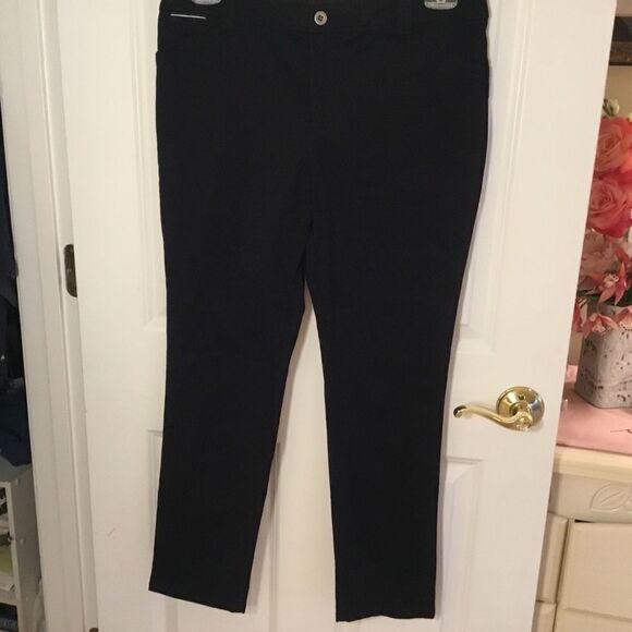 NWT. Charter Club Black Pants Sz. 10P - Picture 3 of 9